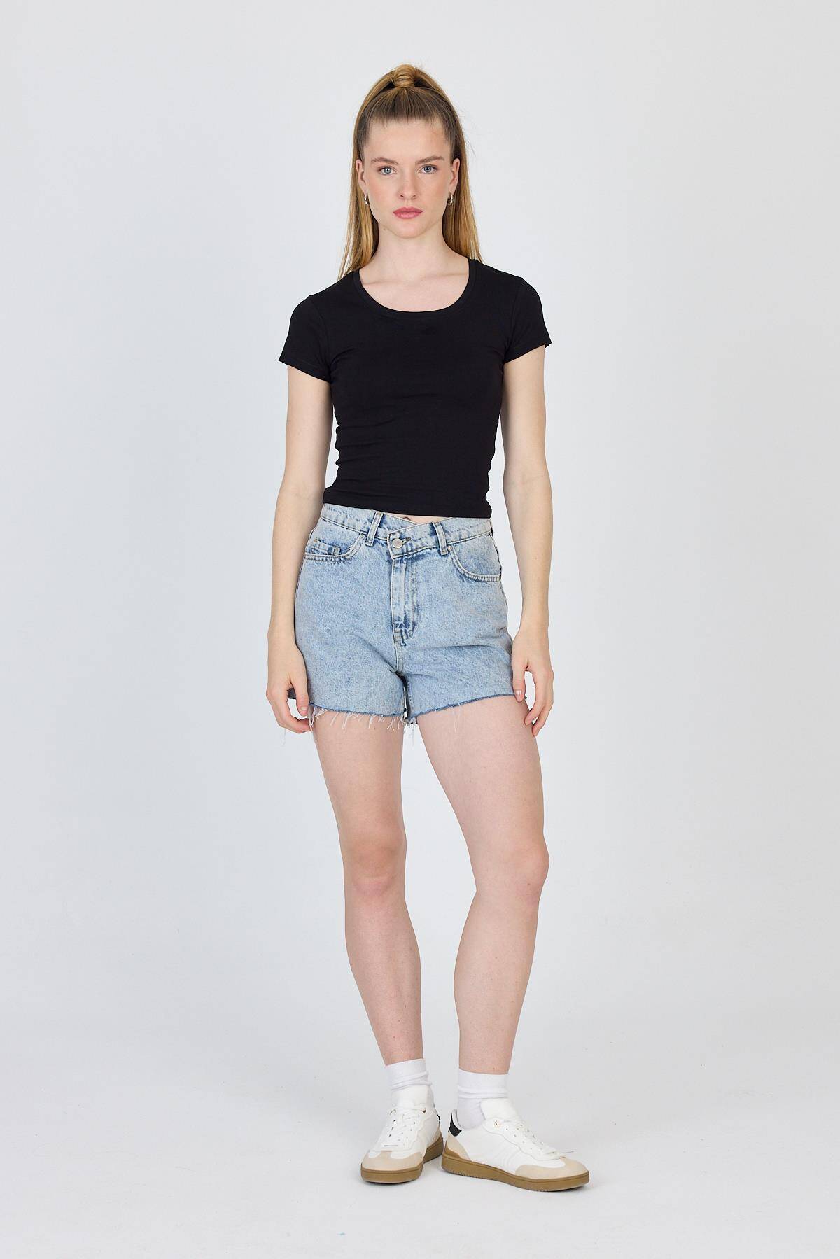 Siyah Bisiklet Yaka Basic Crop Tişört 9200M - Stilay