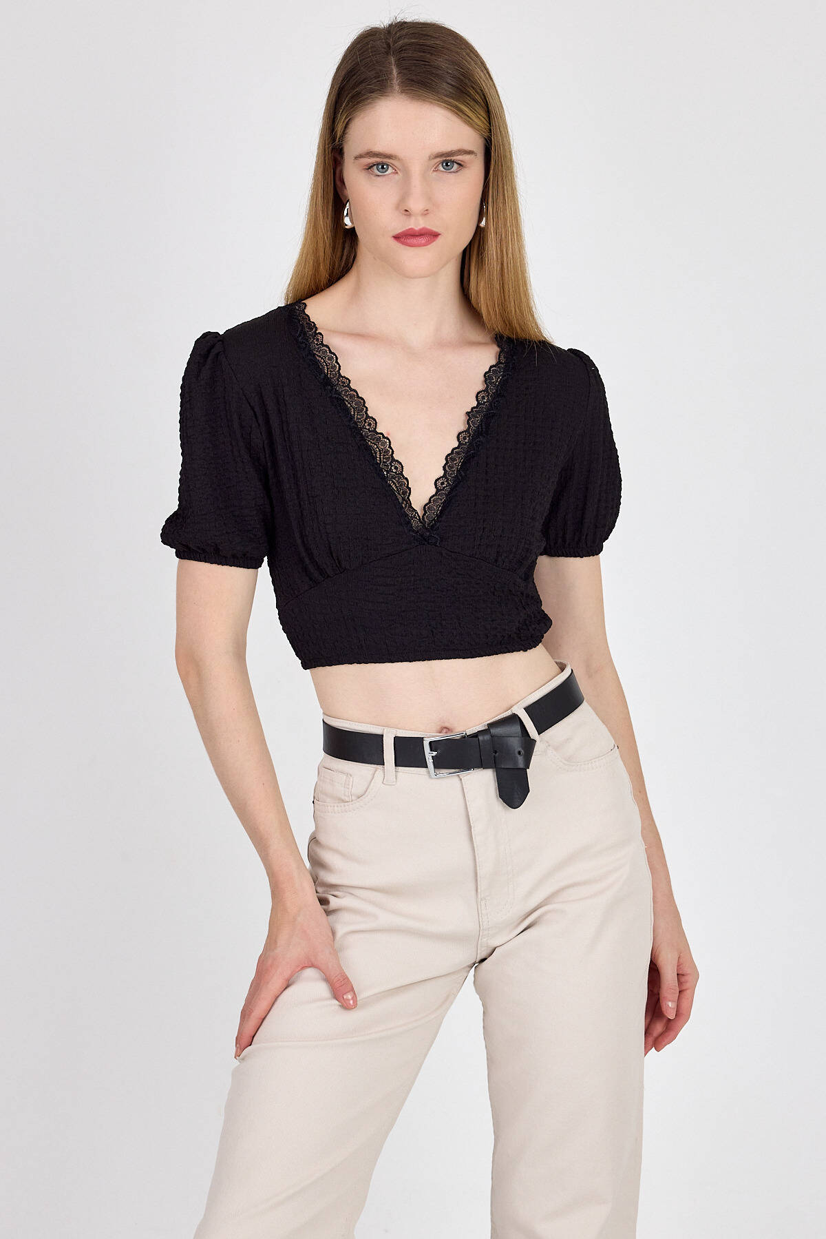 Siyah Dantel Detaylı Bürümcük Kumaş Crop Bluz 2231 - Stilay