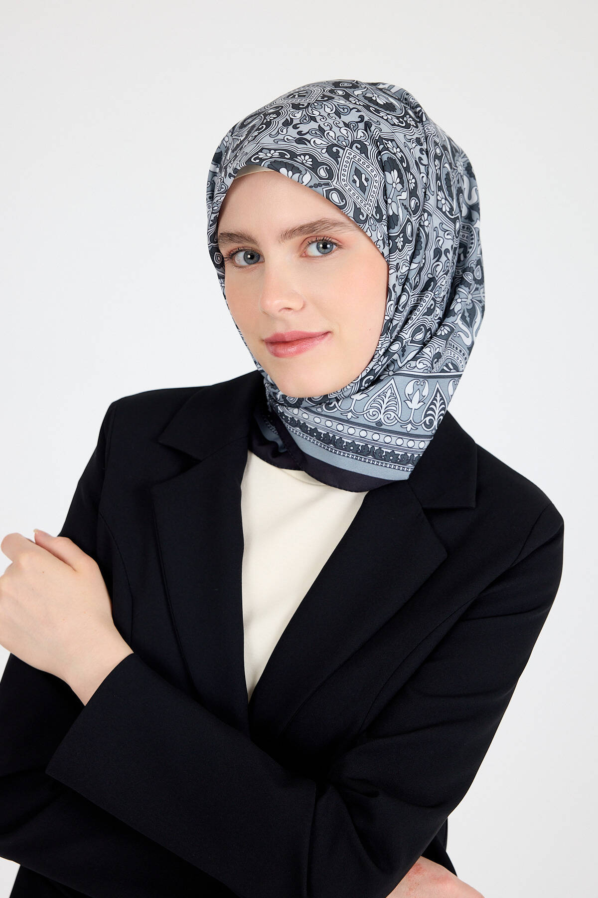 Siyah Etnik Desenli Eşarp 3013 