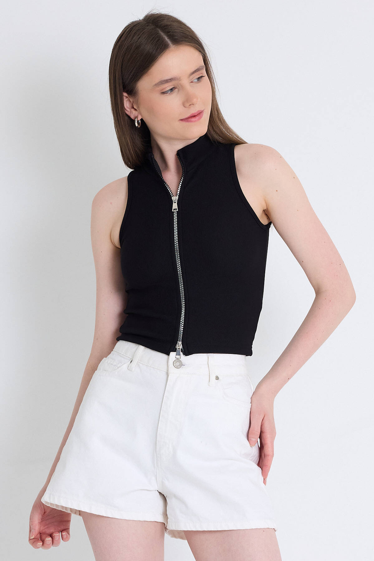 Siyah Fermuar Detaylı Kolsuz Crop Bluz 2226 - Stilay