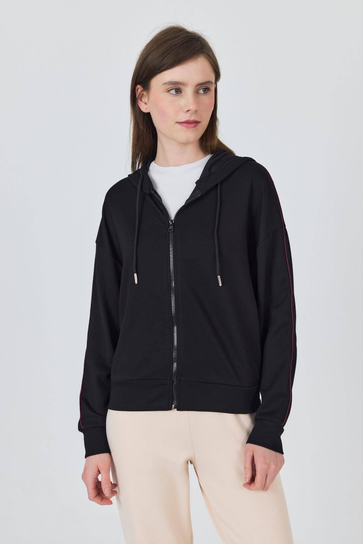 Siyah Fermuarlı Kapüşonlu Şerit Detaylı Sweatshirt 3045 - 1