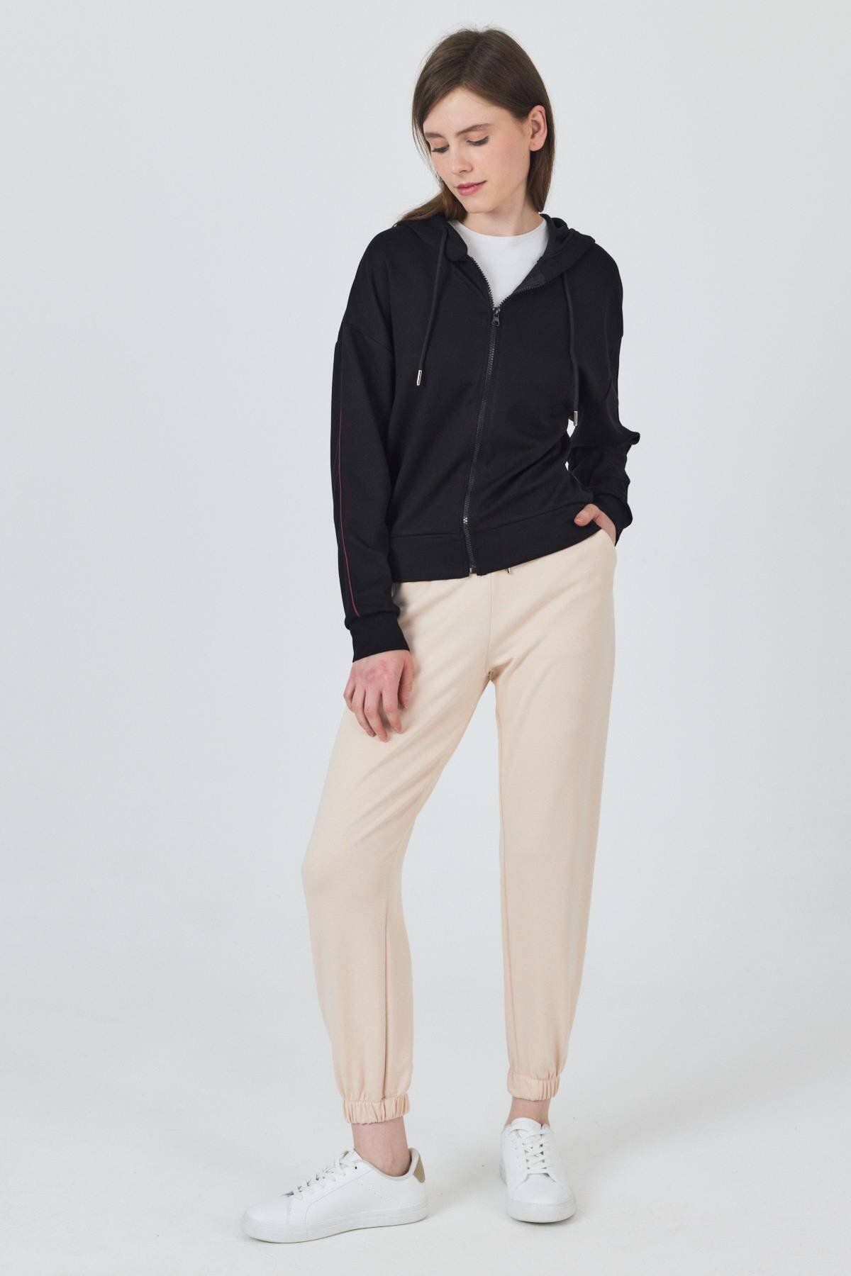 Siyah Fermuarlı Kapüşonlu Şerit Detaylı Sweatshirt 3045 - Stilay