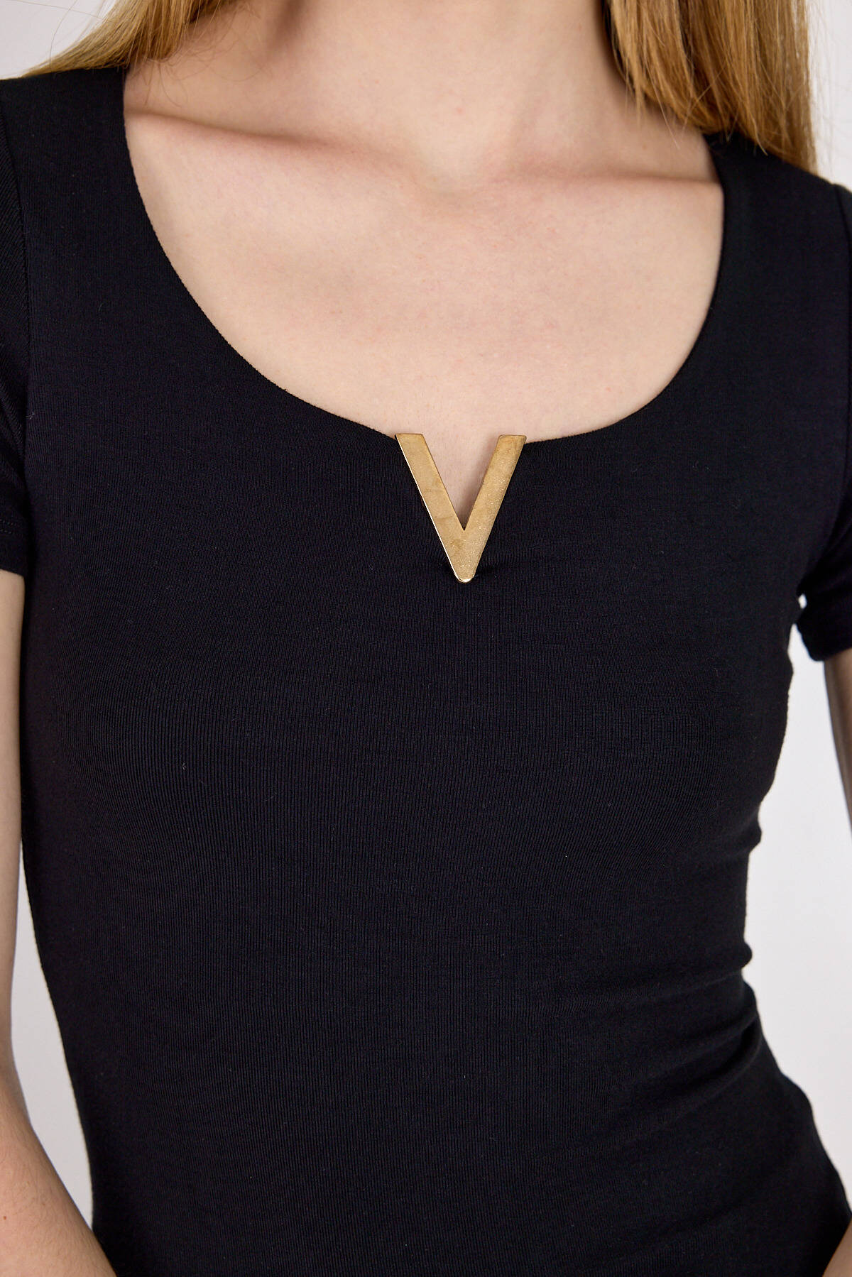 Siyah Gold Aksesuar Detaylı Viskoz/Yumuşak Kumaş Tişört 1460 - 4