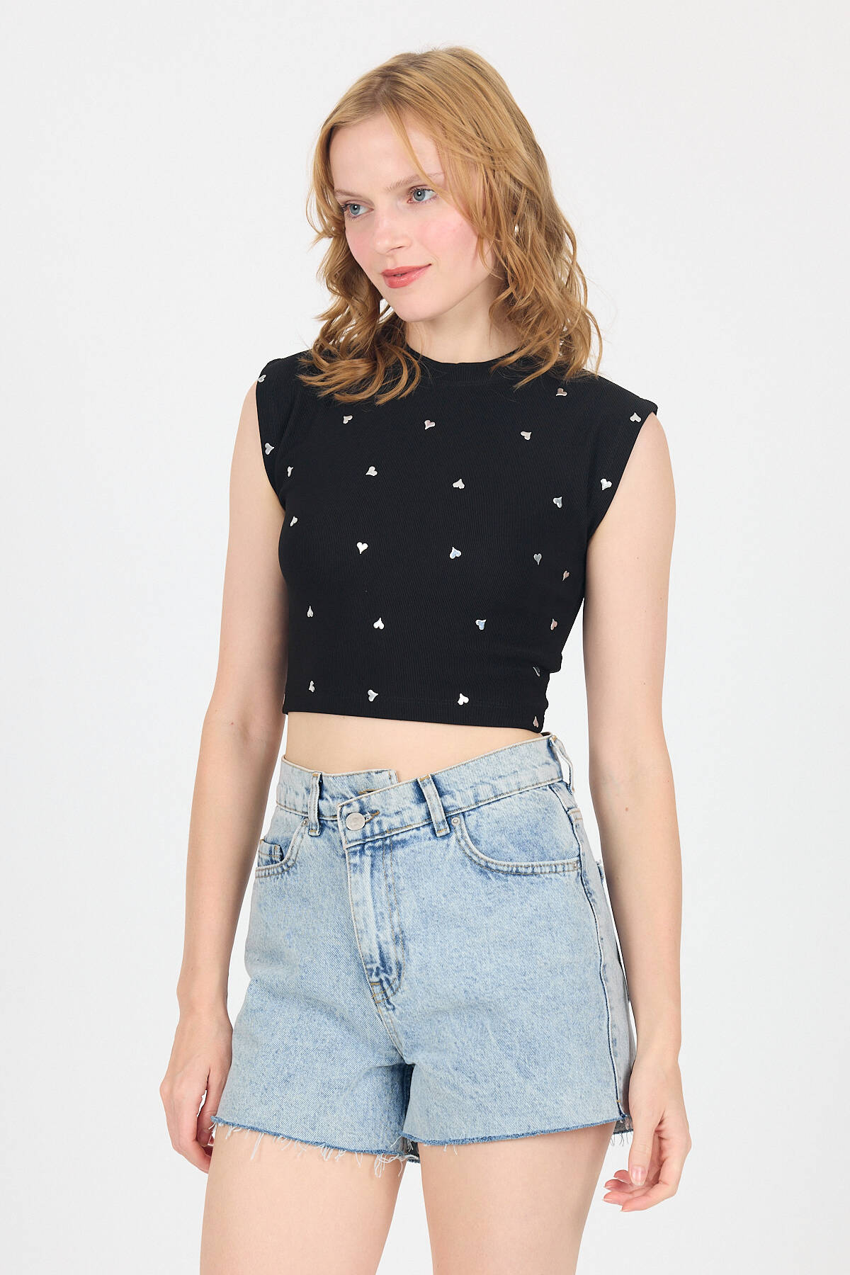 Siyah Gümüş Kalp Detaylı Crop Tişört 2499 - Stilay