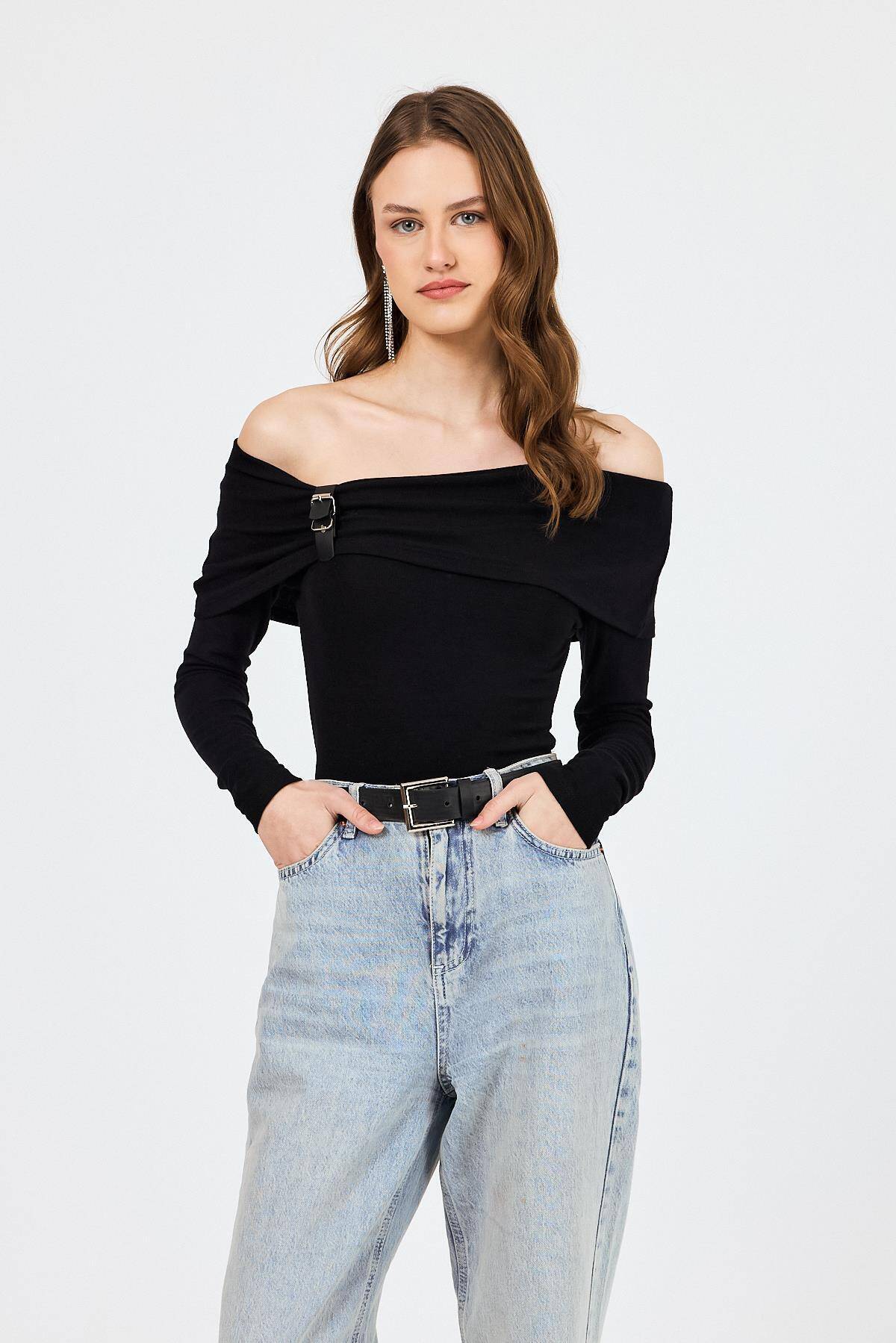 Siyah Madonna Yaka Toka Detaylı Bluz 1465 - Stilay