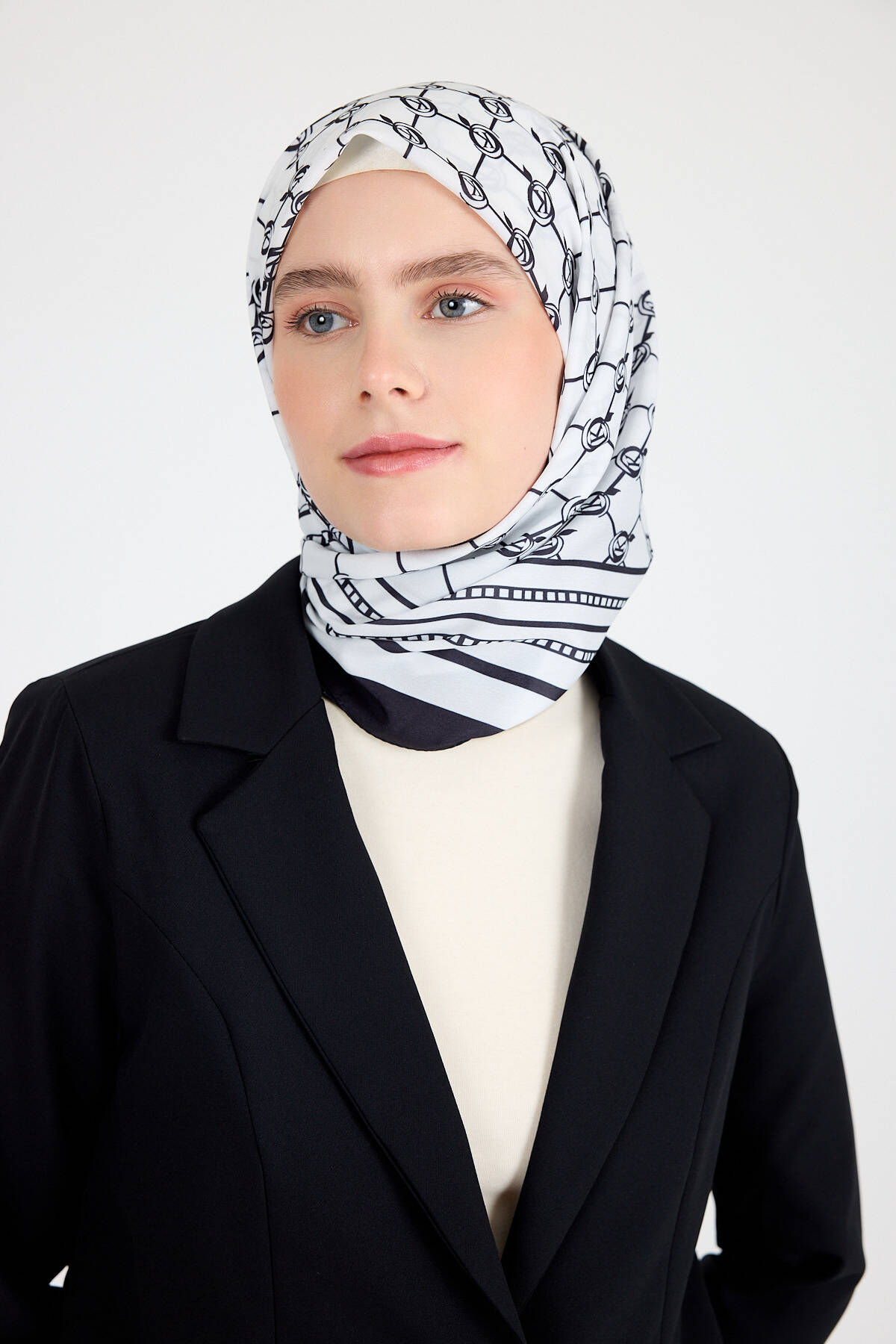 Siyah Monogram Desenli Eşarp 3015 - 5
