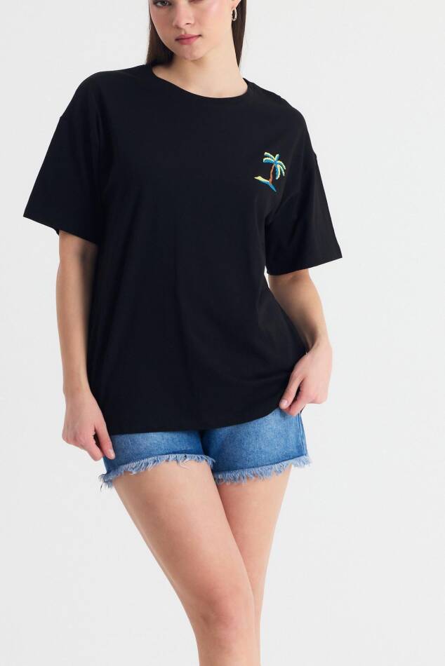 Siyah Nakış Detaylı Oversize Tişört 2150-16 - 3