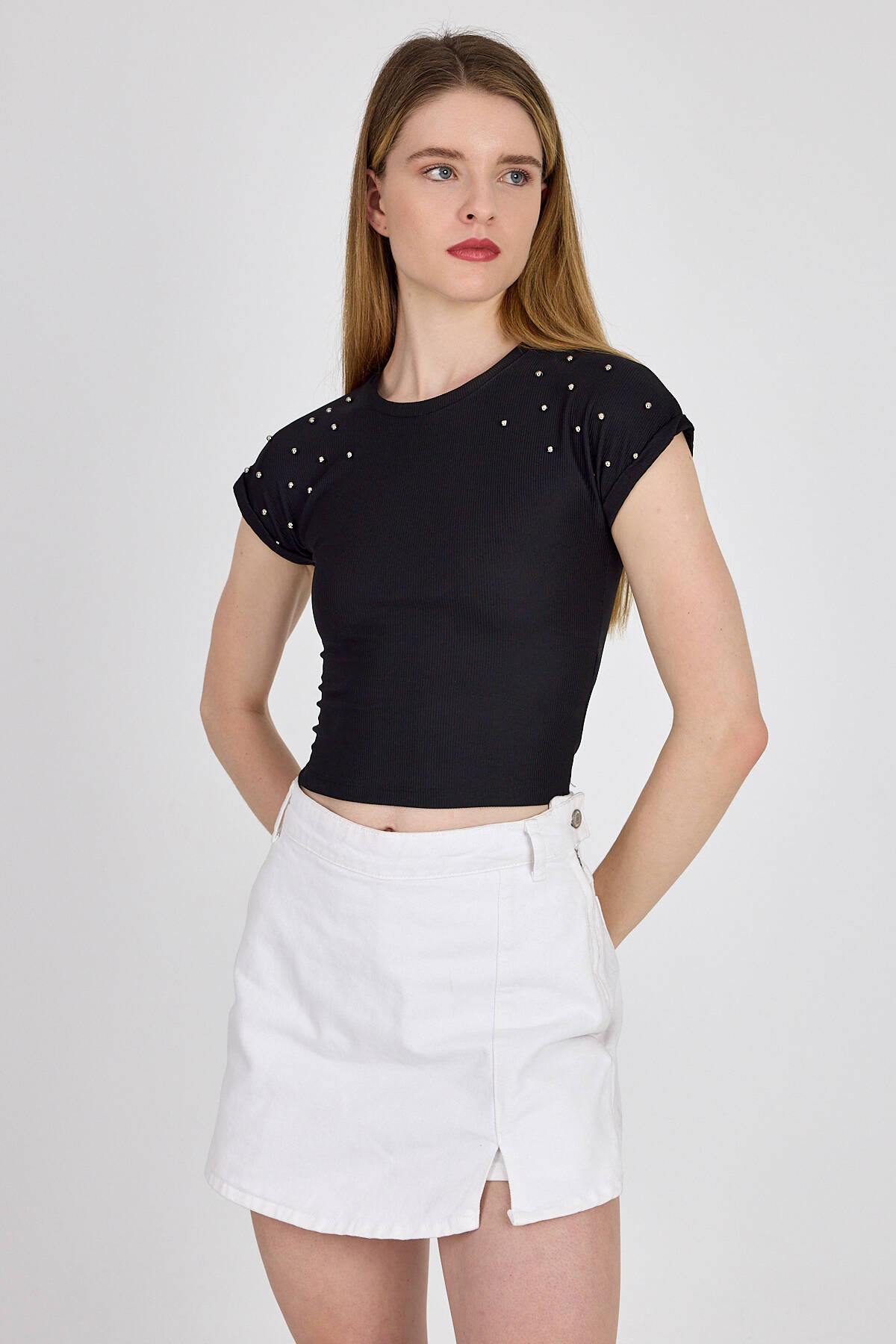 Siyah Omuz Boncuk Detaylı Slim Fit Crop Tişört 9208M - Stilay