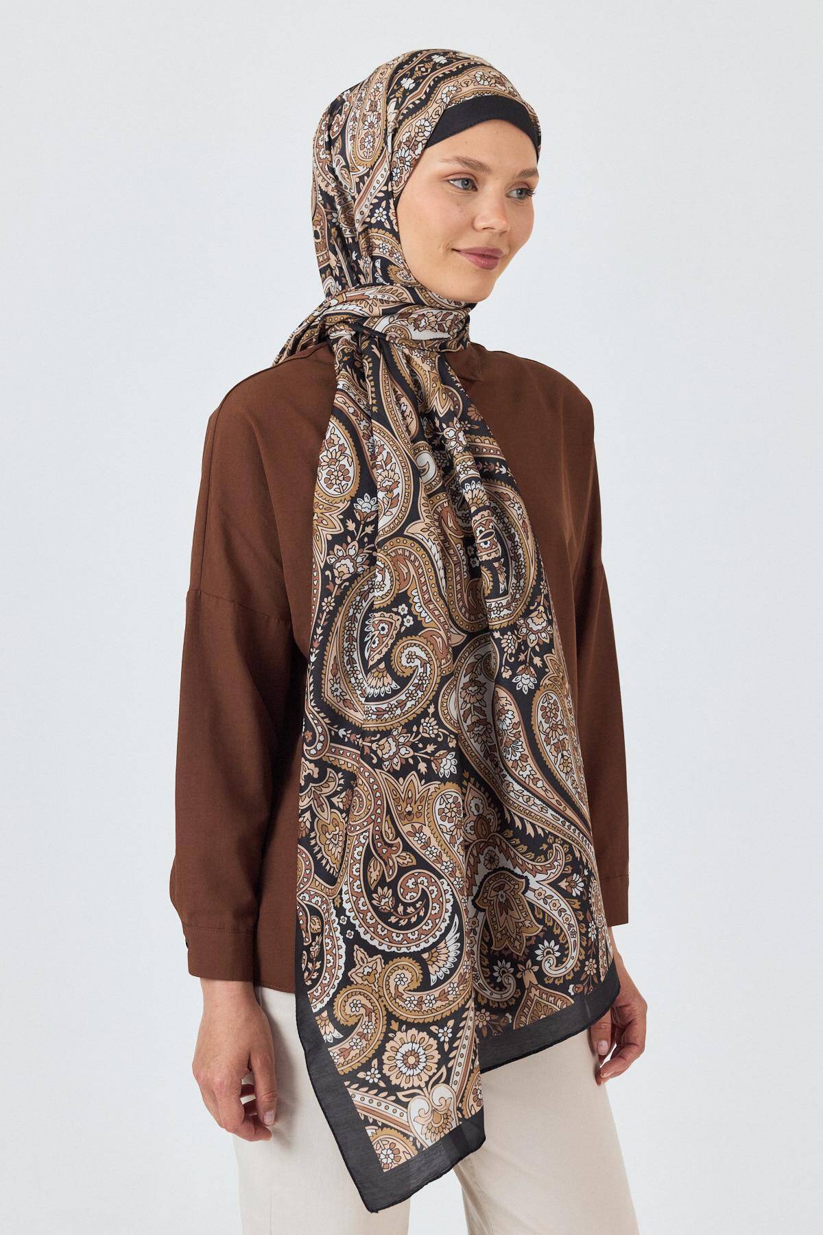 Siyah Retro Desenli Şal 4004 