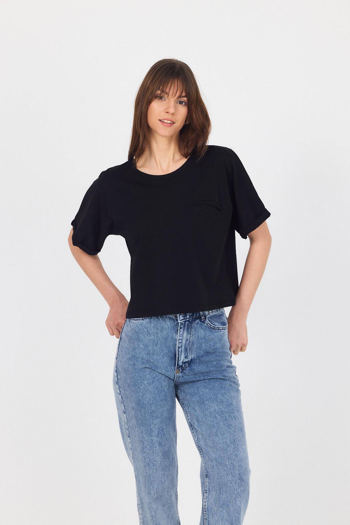 Siyah Sahte Cep Detaylı Bisiklet Yaka Crop Tişört 2136M - Stilay