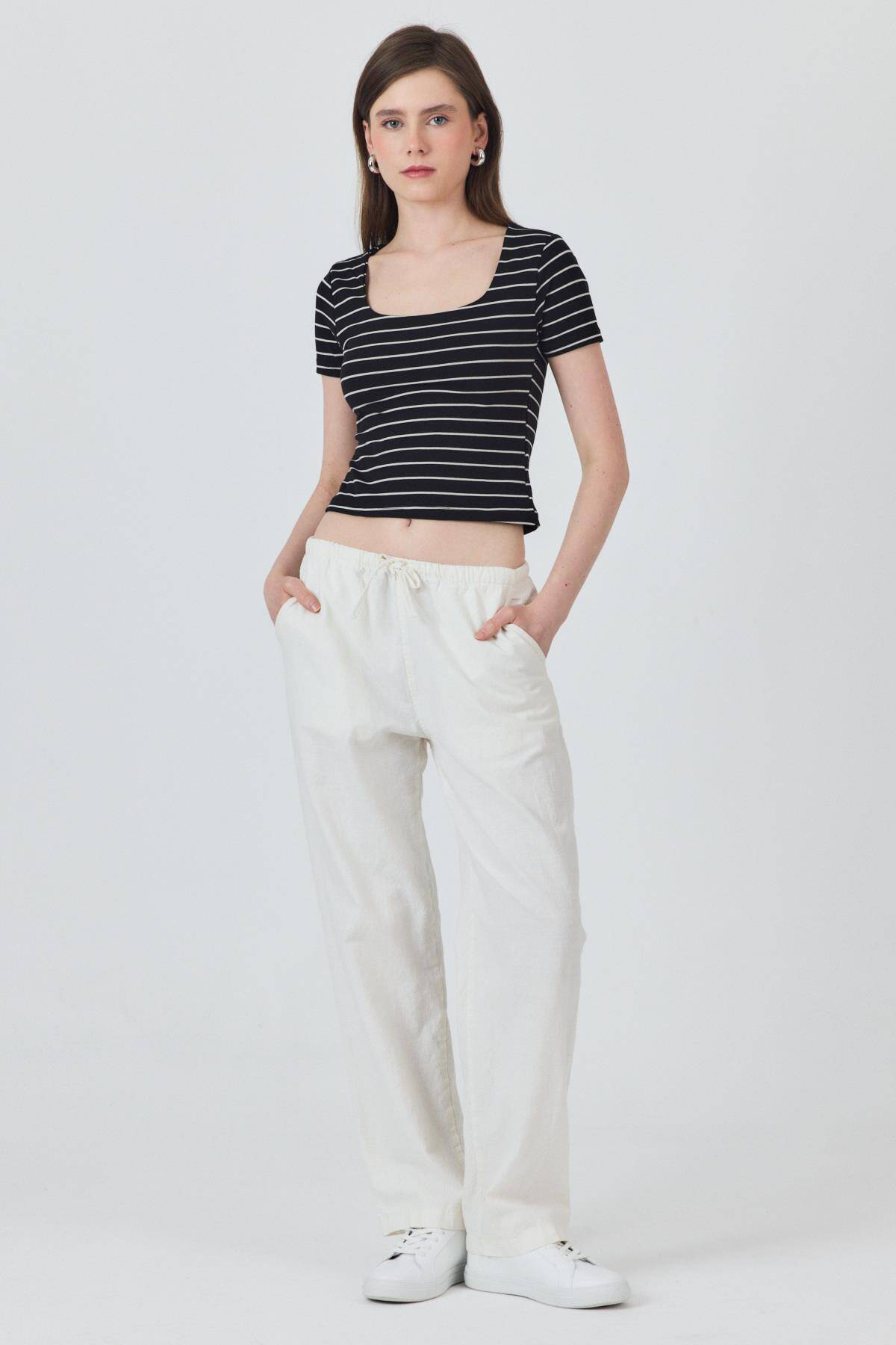 Siyah U Yaka Çizgili Tişört 4016 - Stilay