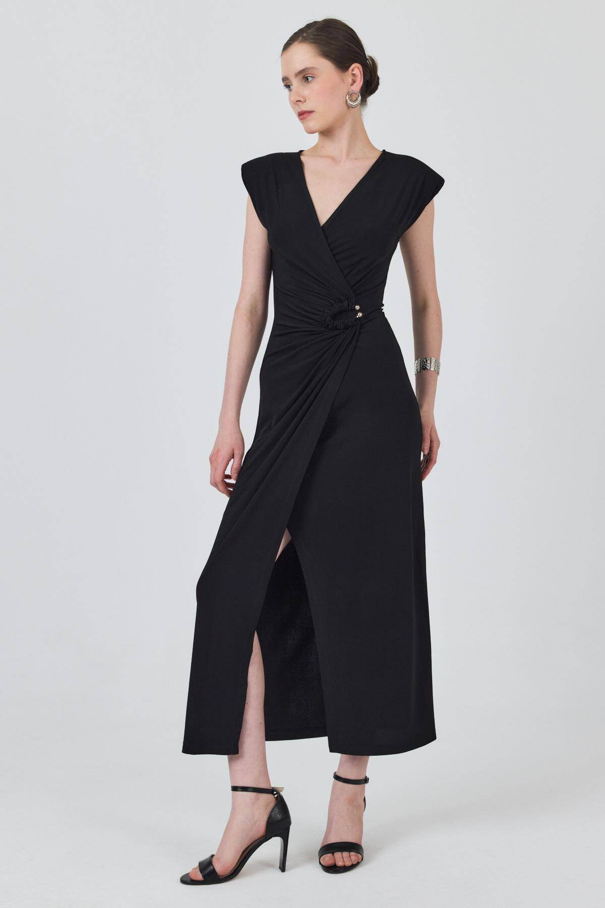 Siyah V Yaka Toka Detaylı Elbise 251622 - Stilay