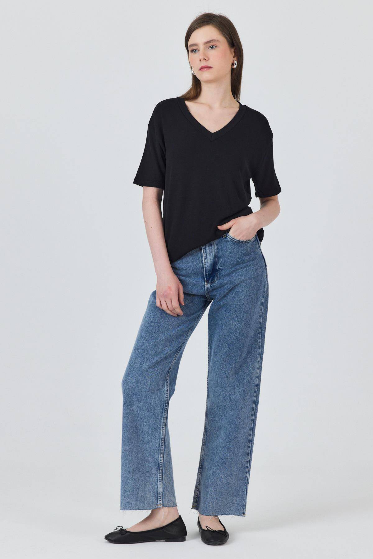 Siyah V Yaka Viskoz/Yumuşak Kumaş Dökümlü Tişört 3077 - Stilay