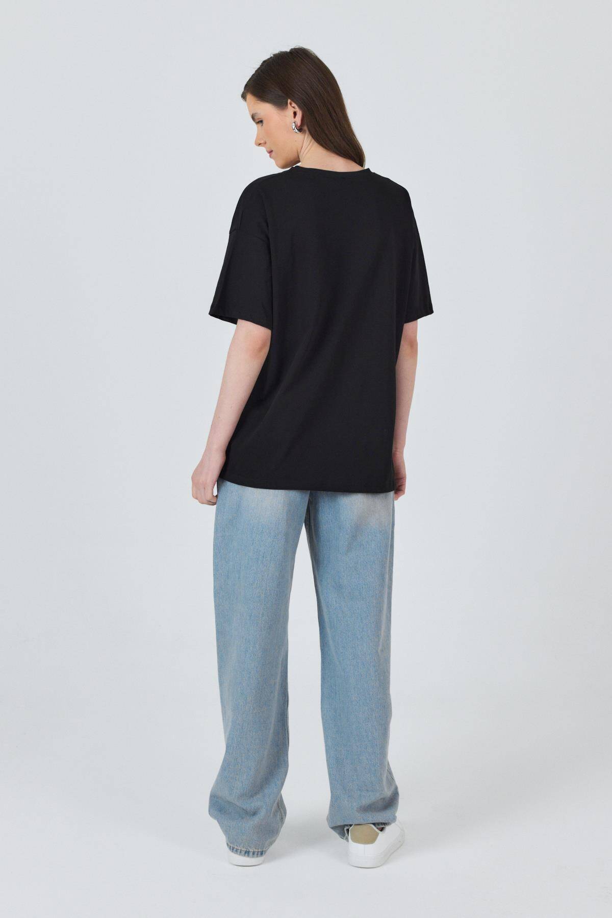 Siyah Yaka Yazı Baskılı Oversize Pamuklu Tişört 2150-34M - 5